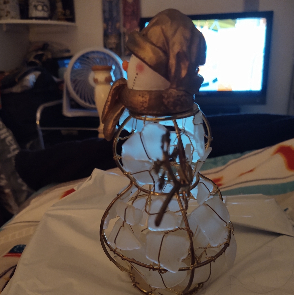 Snowman Decor with Gold Accents 7" Pre-loved FOR DISPLAY ONLY - Picture 2 of 6
